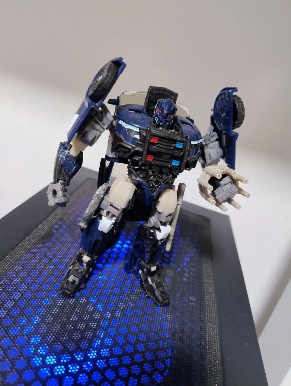 TLK Deluxe class Barricade 