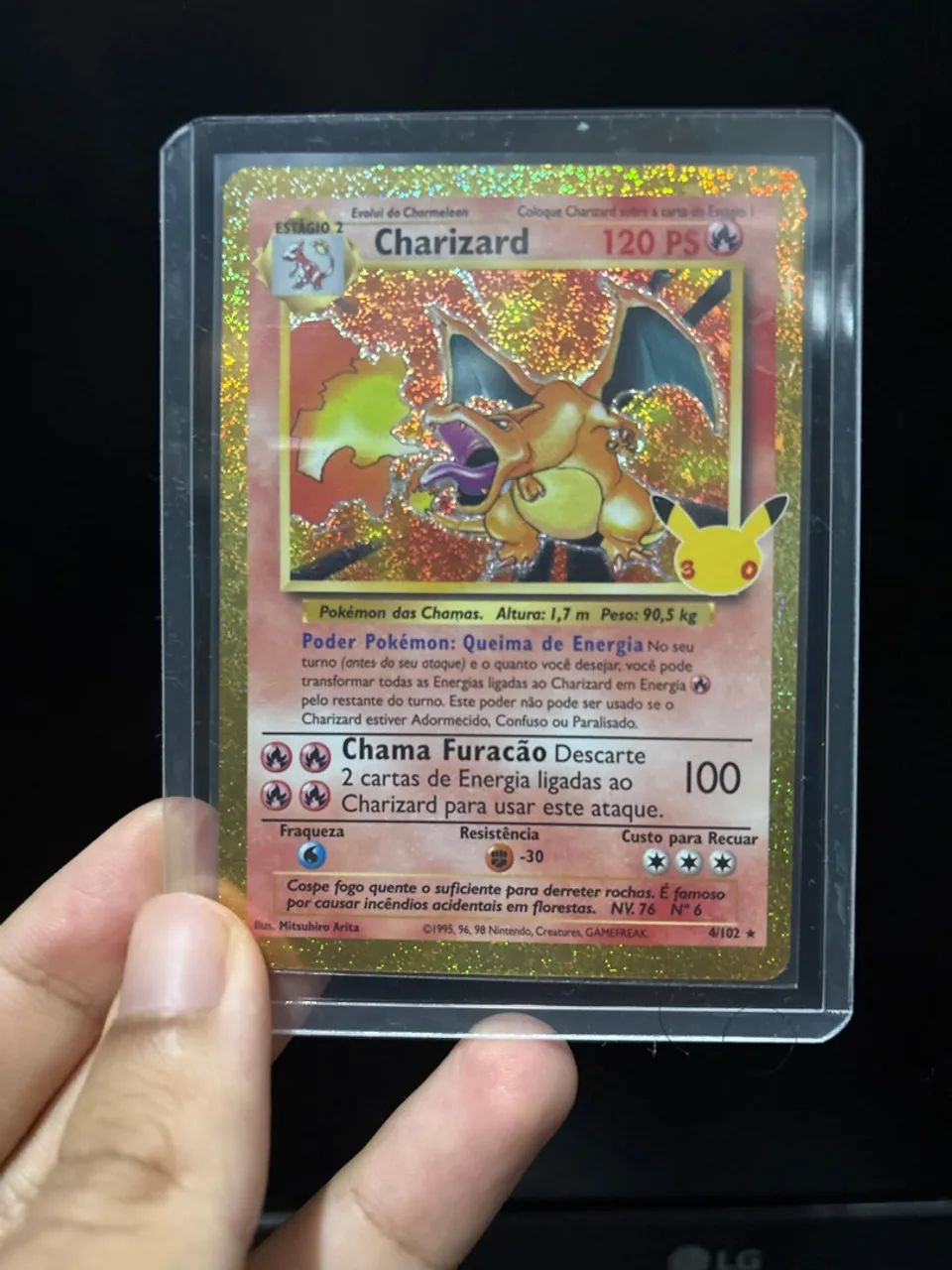 Charizard Pokémon 30 anos