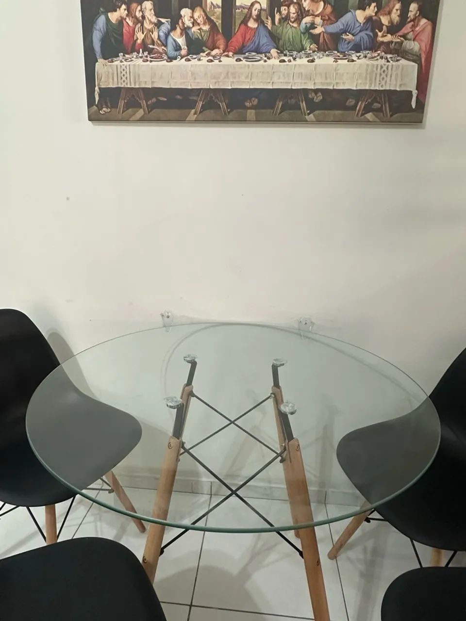 VENDE-SE MESA DE JANTAR COM 4 CADEIRAS! - Foto 3