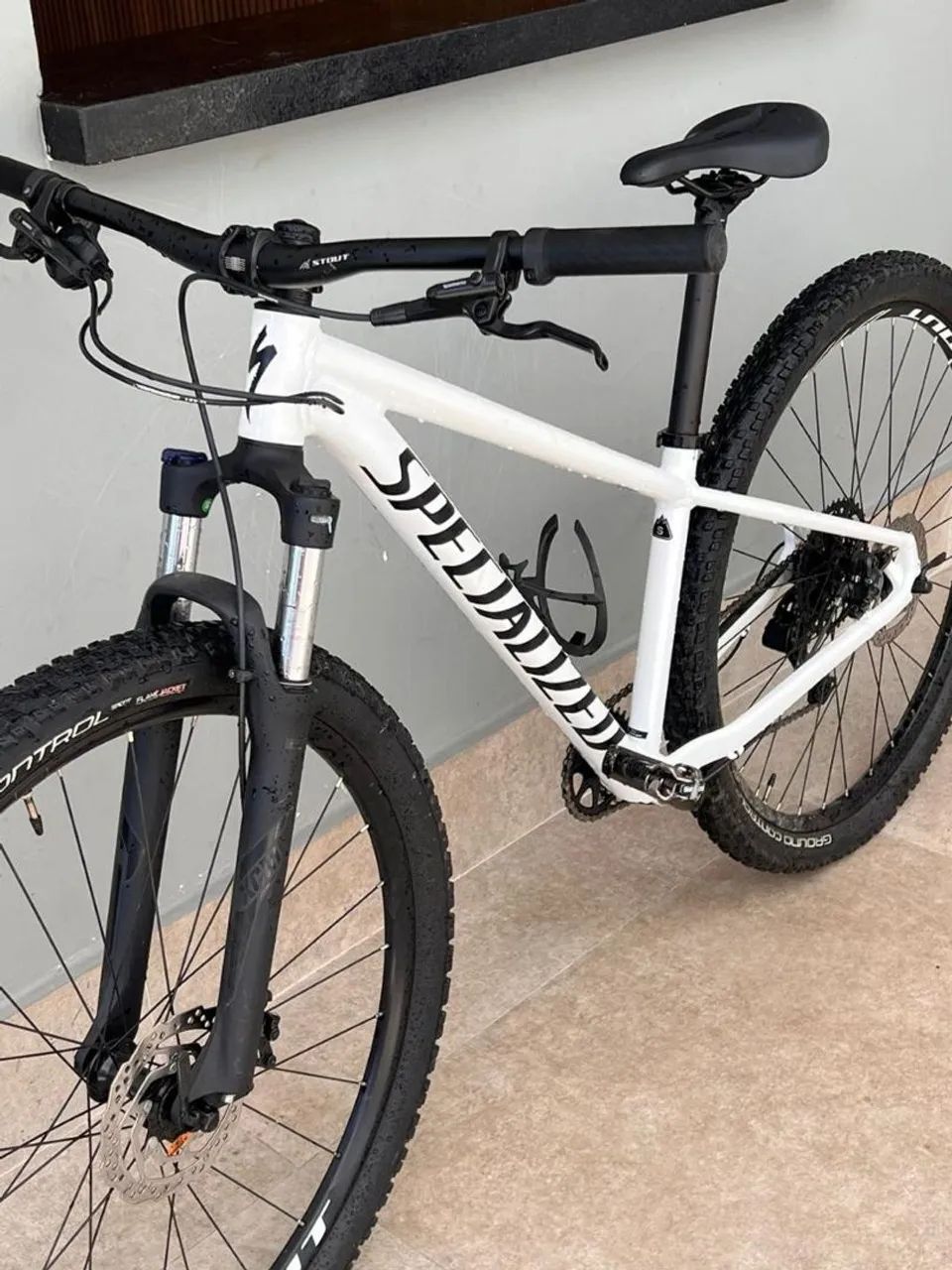 Bicicleta Specialized Rockhopper 2021 - Foto 2