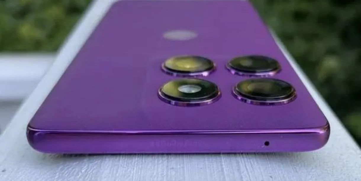 Moto Edge 60 Pro - Foto 3