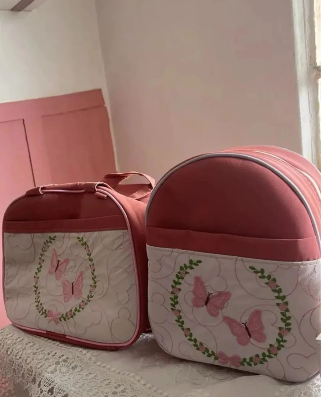 Vendo kit de bolsa maternidade e lixeira 