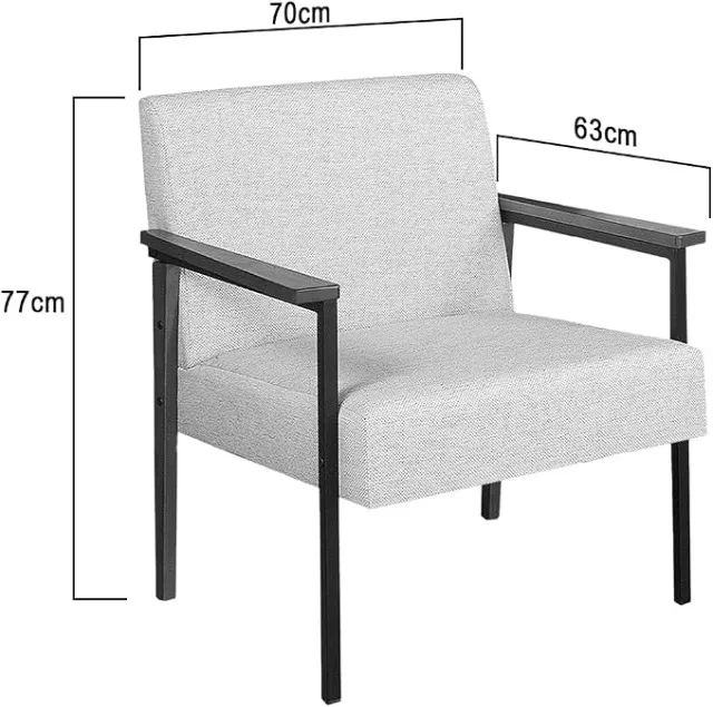 Poltronas de linho com estrutura em metal e detalhes em madeira. - Foto 3