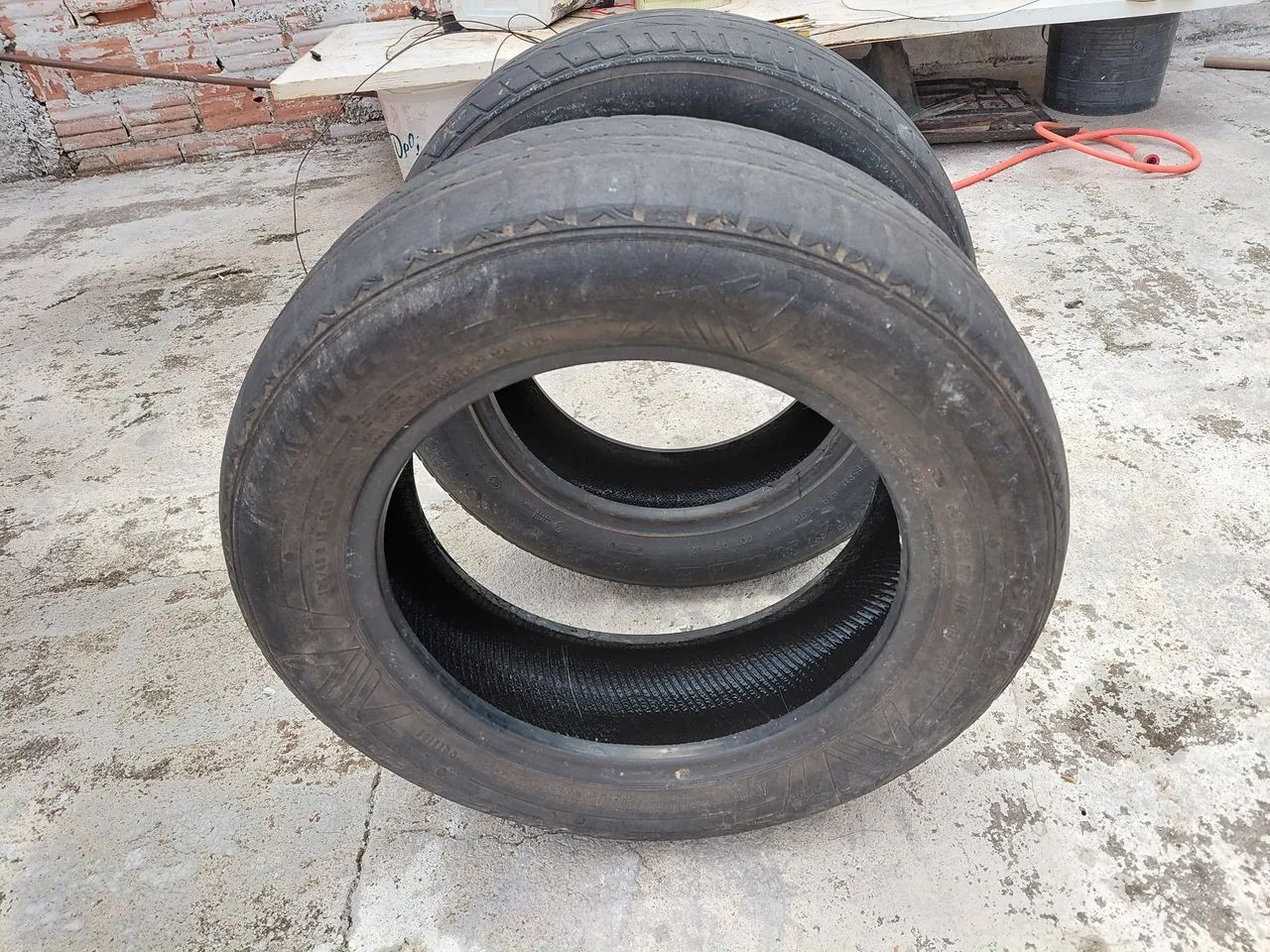 Pneus "quebra-galho" para sítio ou cidade, aro 15, 185/65.