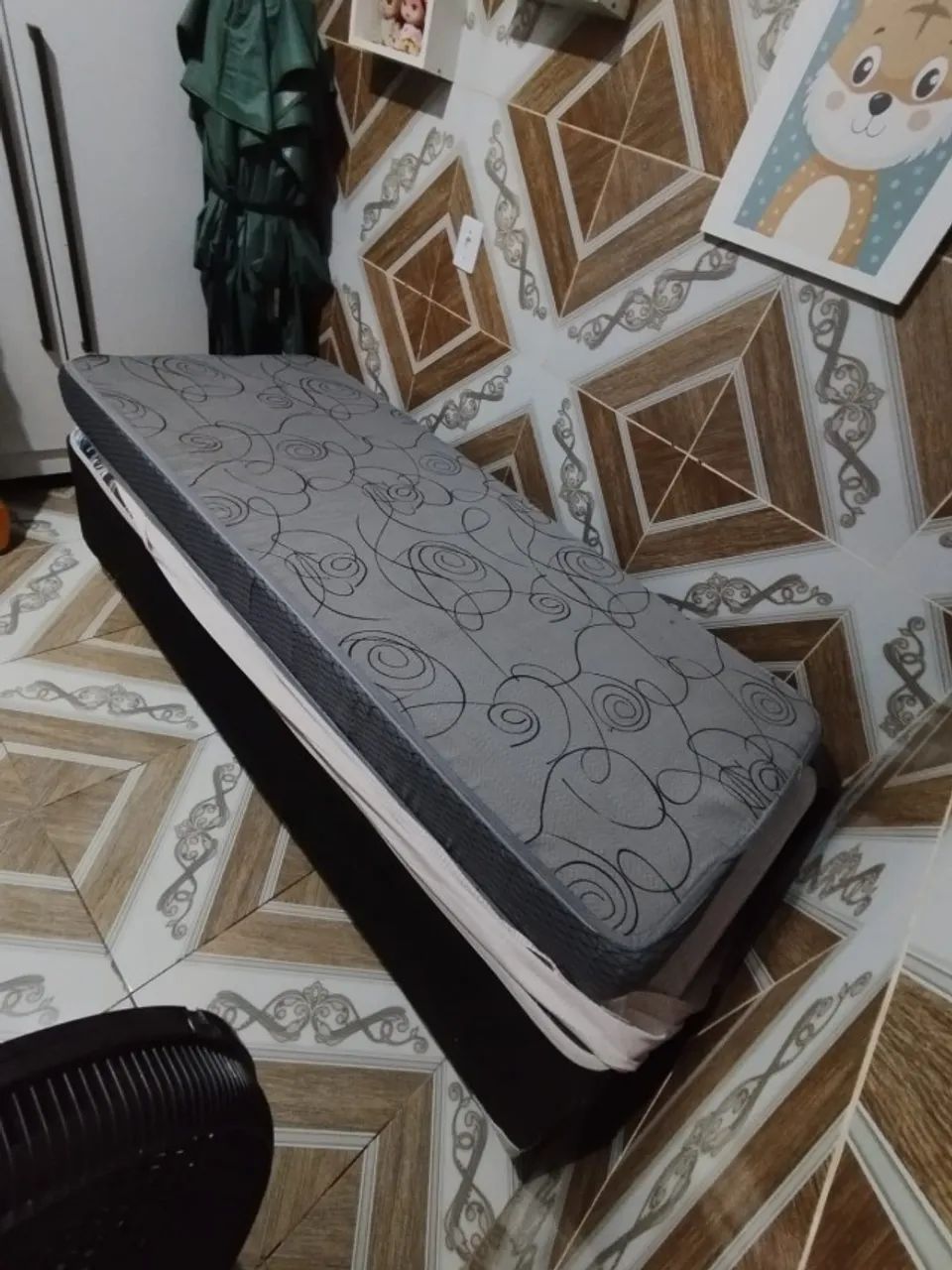 Vendo cama de solteiro com o colchão  - Foto 2