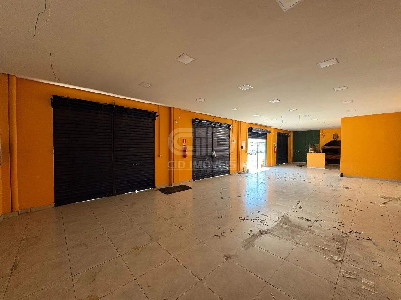 Salão Comercial com Aproximadamente 113m² no CPA II - Foto 5