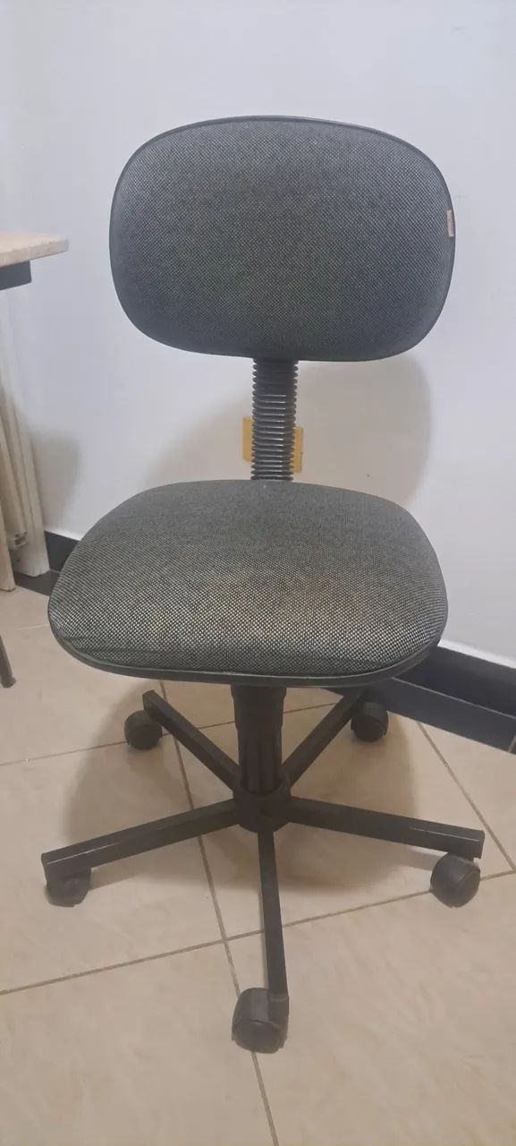 Cadeira de escritório cinza