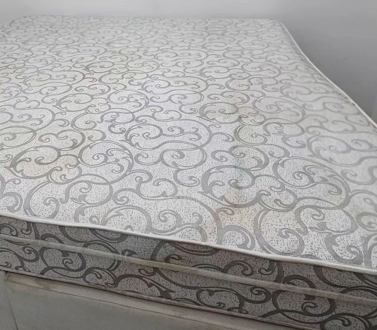 Vende-se cama super king com colchão magnético.  - Foto 3