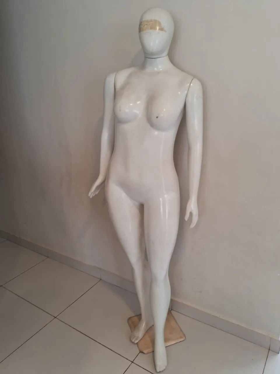 Vendo manequim plus size.