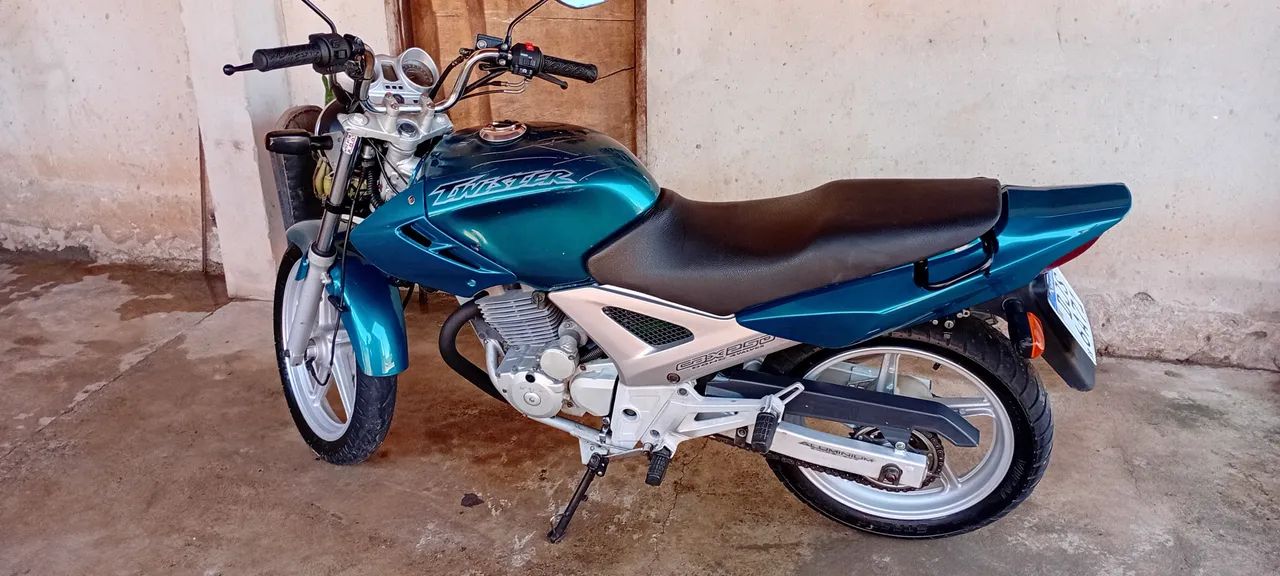Vendo Twister 2003 é bom estado 