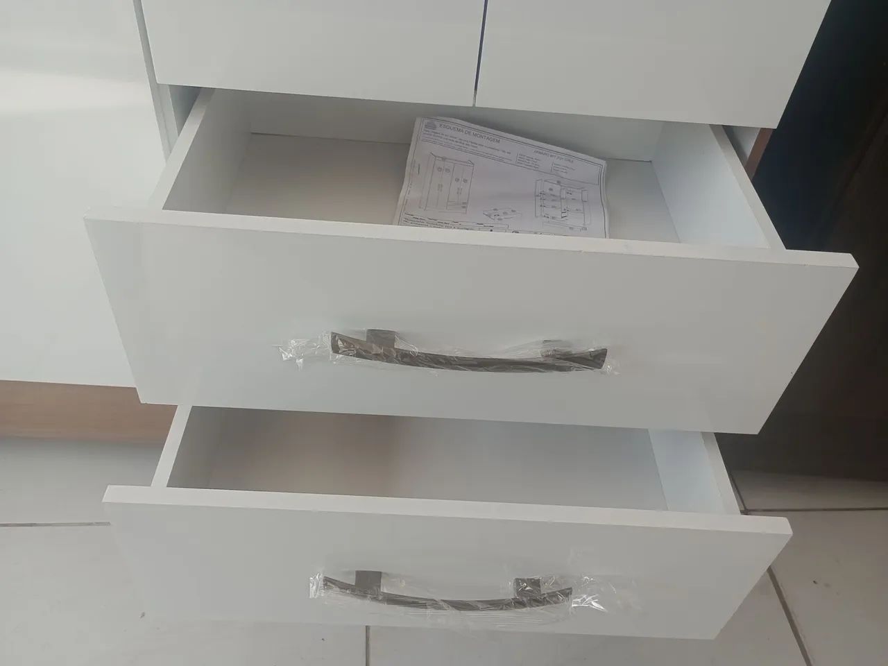 Guarda roupa solteiro 4 portas e prateleiras entrega e montagem grátis  - Foto 3