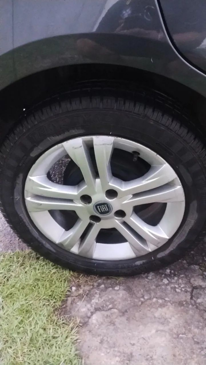 Vendo rodas Fiat  Troco Por roda 15 comum mais volta da pessoa 