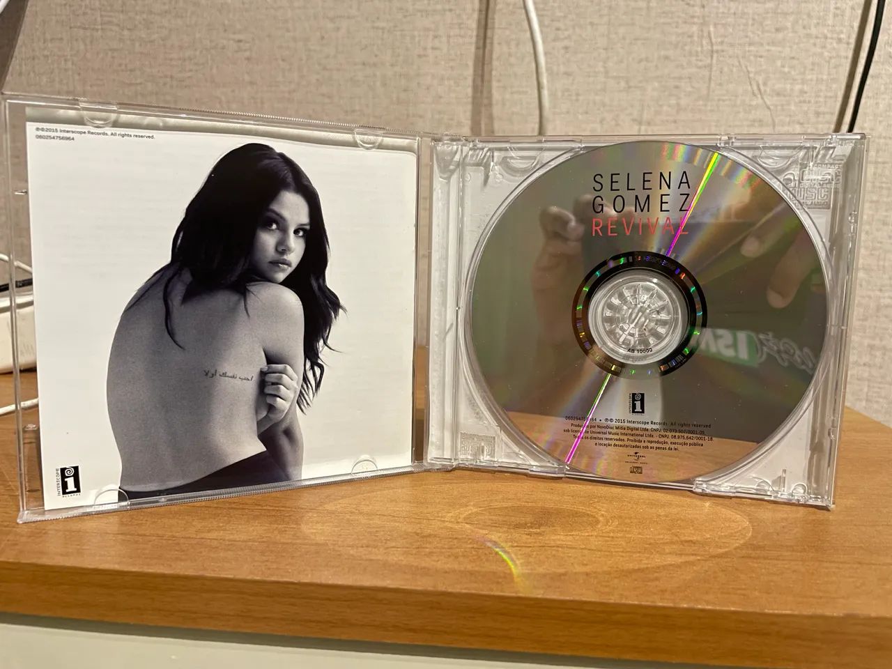 Selena Gomez Revival Deluxe - Foto 2