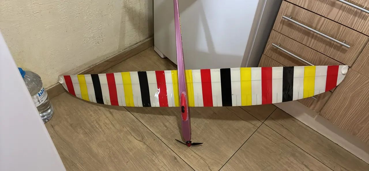 Planador eletrico de balsa - Foto 2