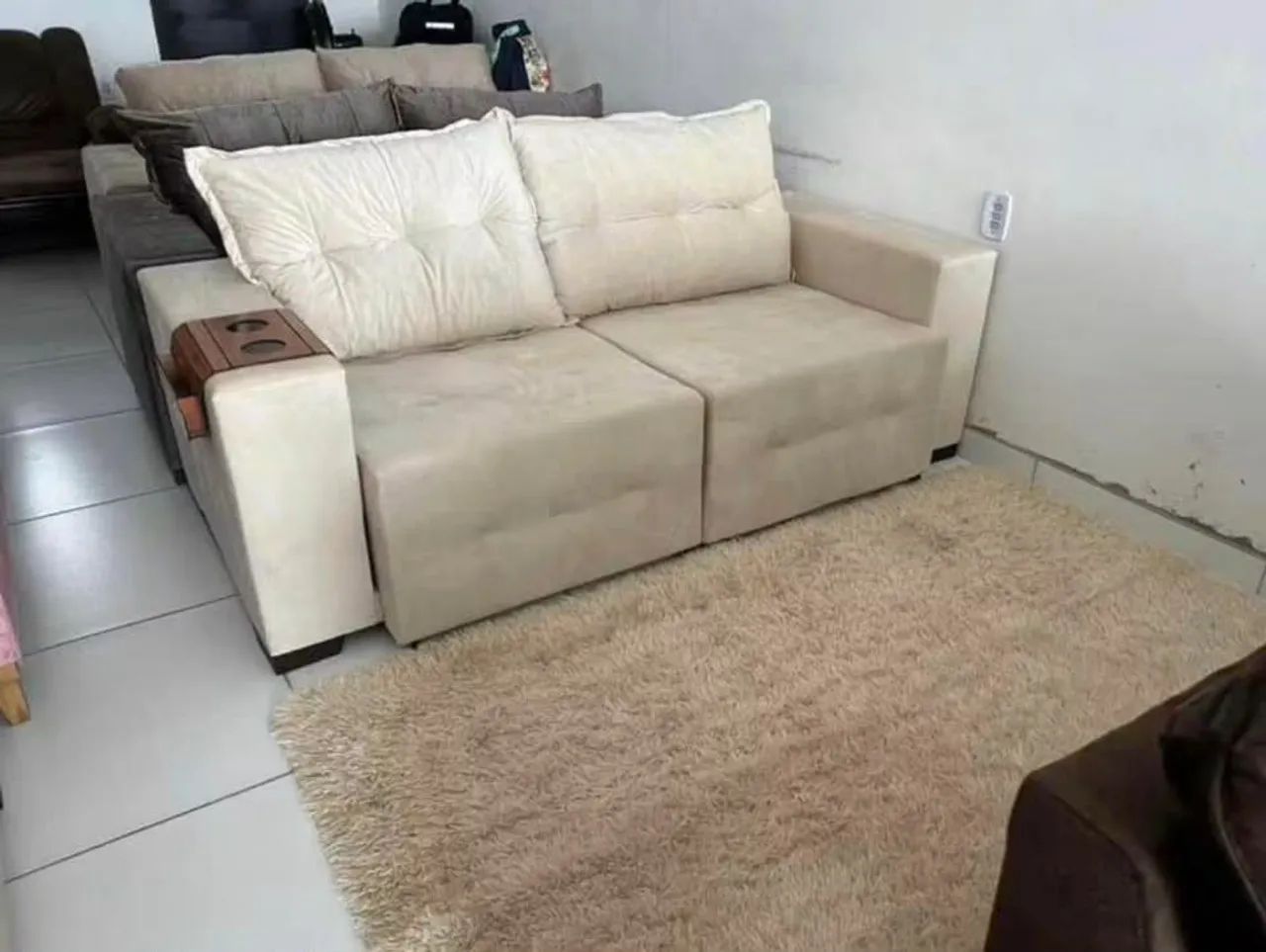 SOFÁ RETRÁTIL BEGE 650$ Á VISTA - Foto 2