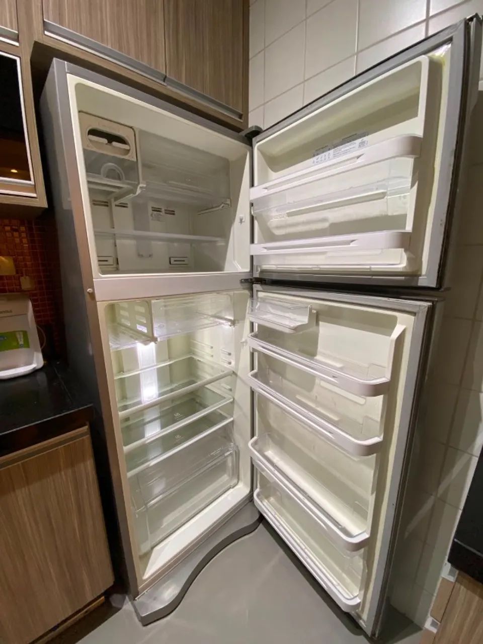 Vendo geladeira Electrolux com defeito - Foto 2