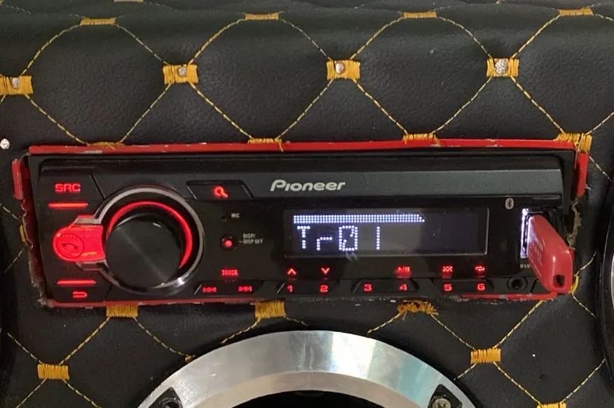 Toca CD Pioneer MVH-S218BT C/ BLUETOOTH