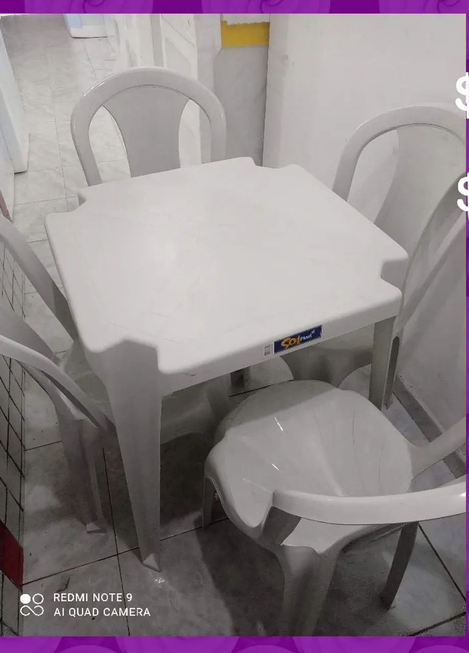 Conjuntos novos de mesa e cadeira de plástico 