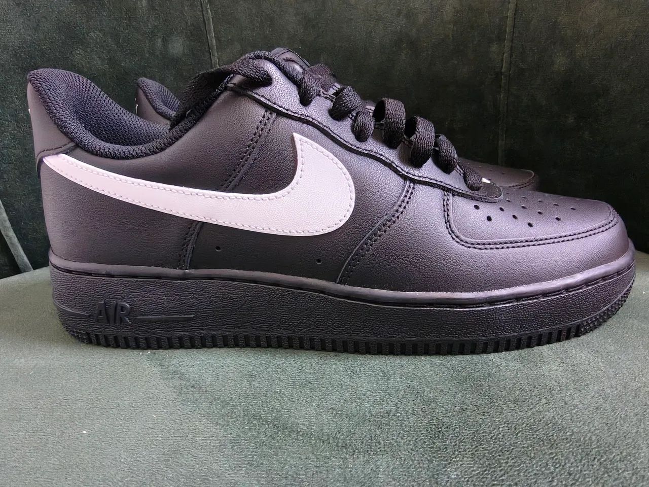 Vendo Tênis NIKE Air Force 1 "Black White" ORIGINAL  - Foto 2