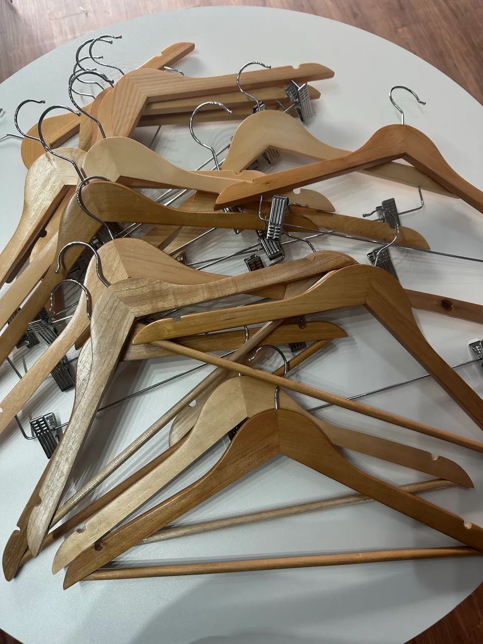 Cabide de madeira 