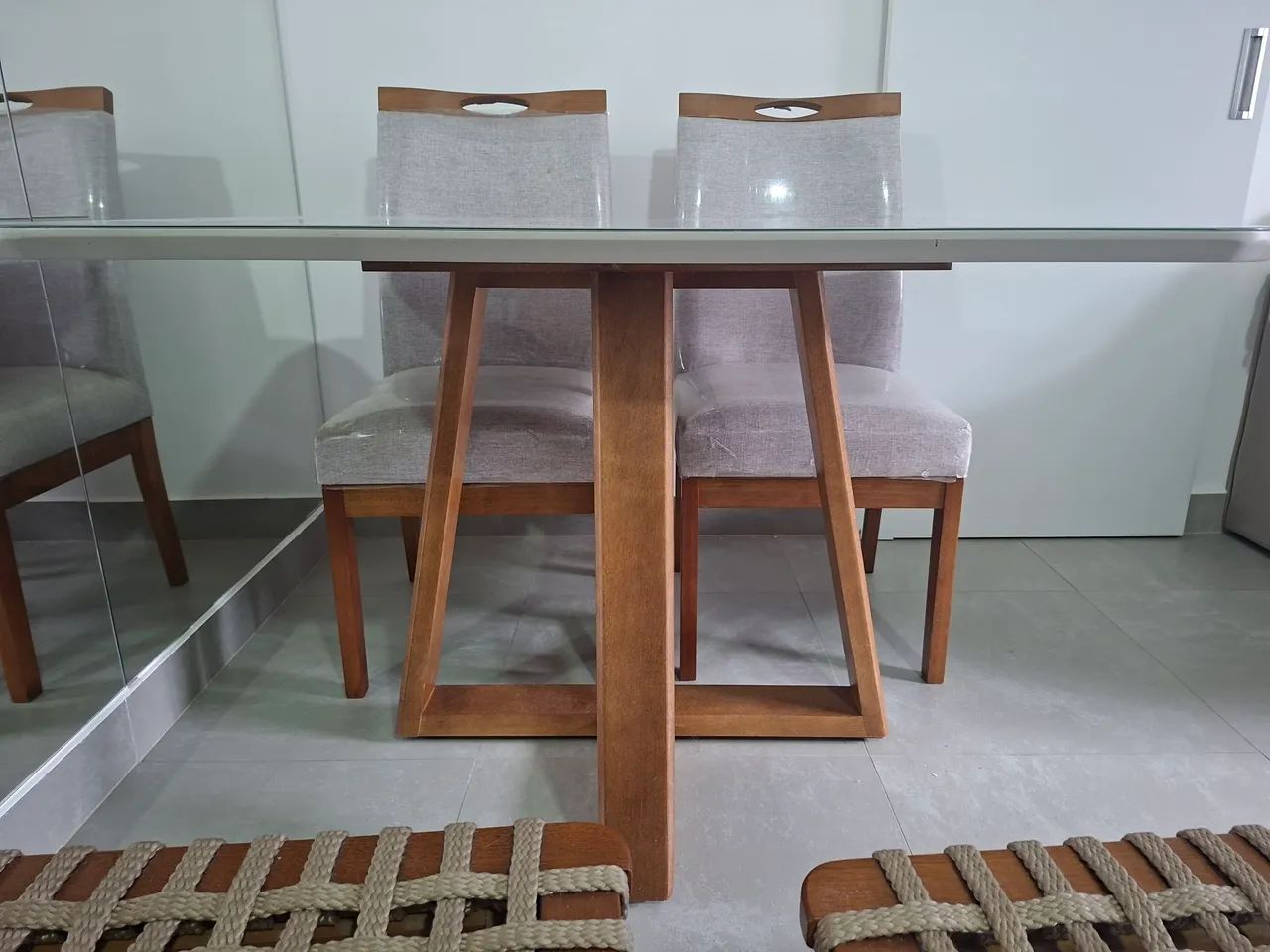 Mesa com 2 cadeiras e 2 bancos - Foto 4