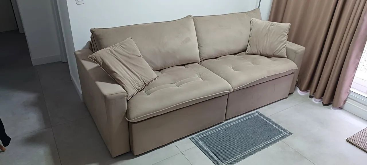 Sofá 4 lugares retrátil pouco uso