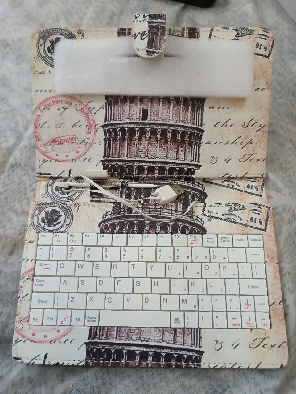 Capa Universal Para Tablet 7 polegadas com teclado