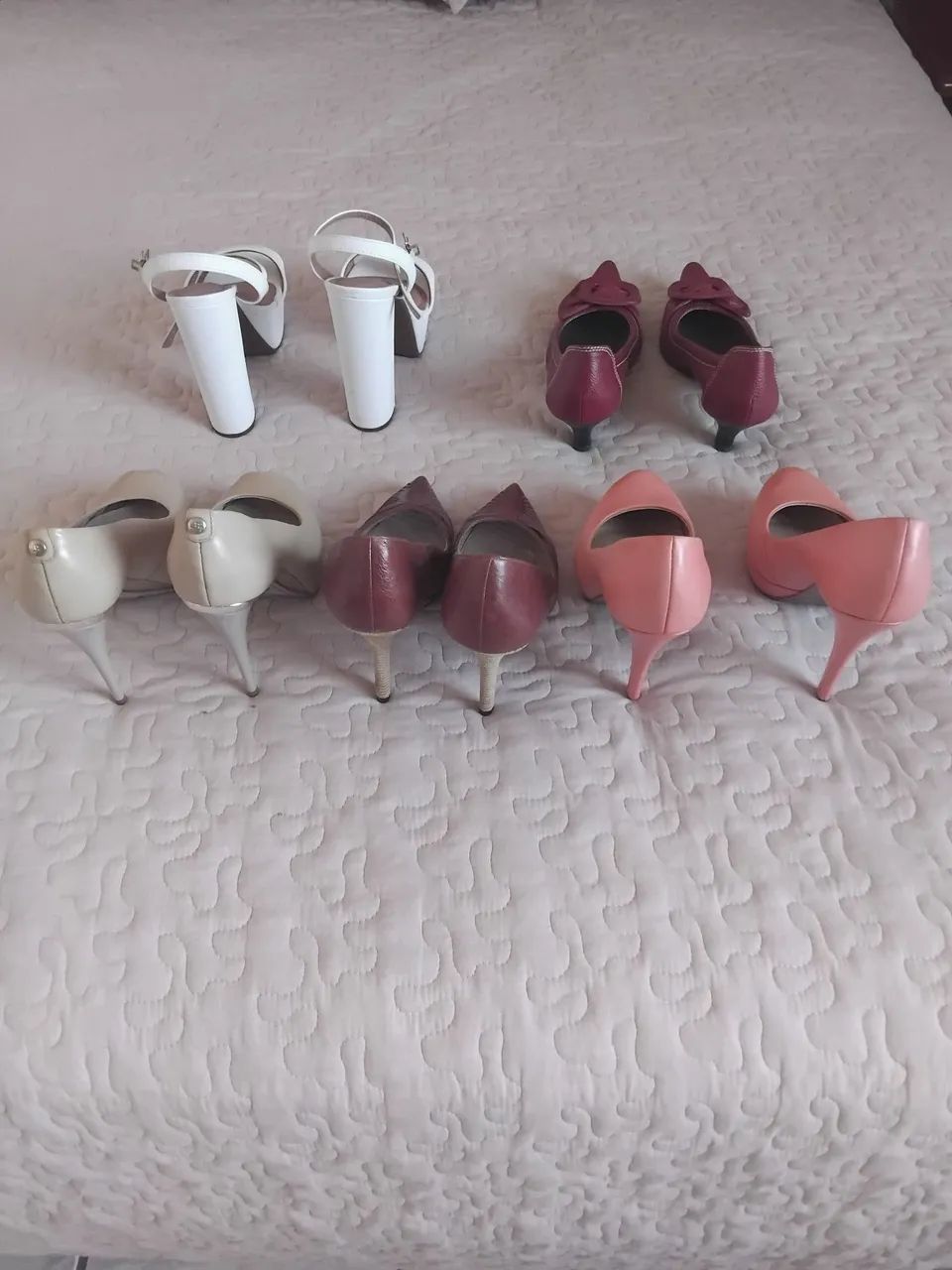 Sapatos tamanho 35.