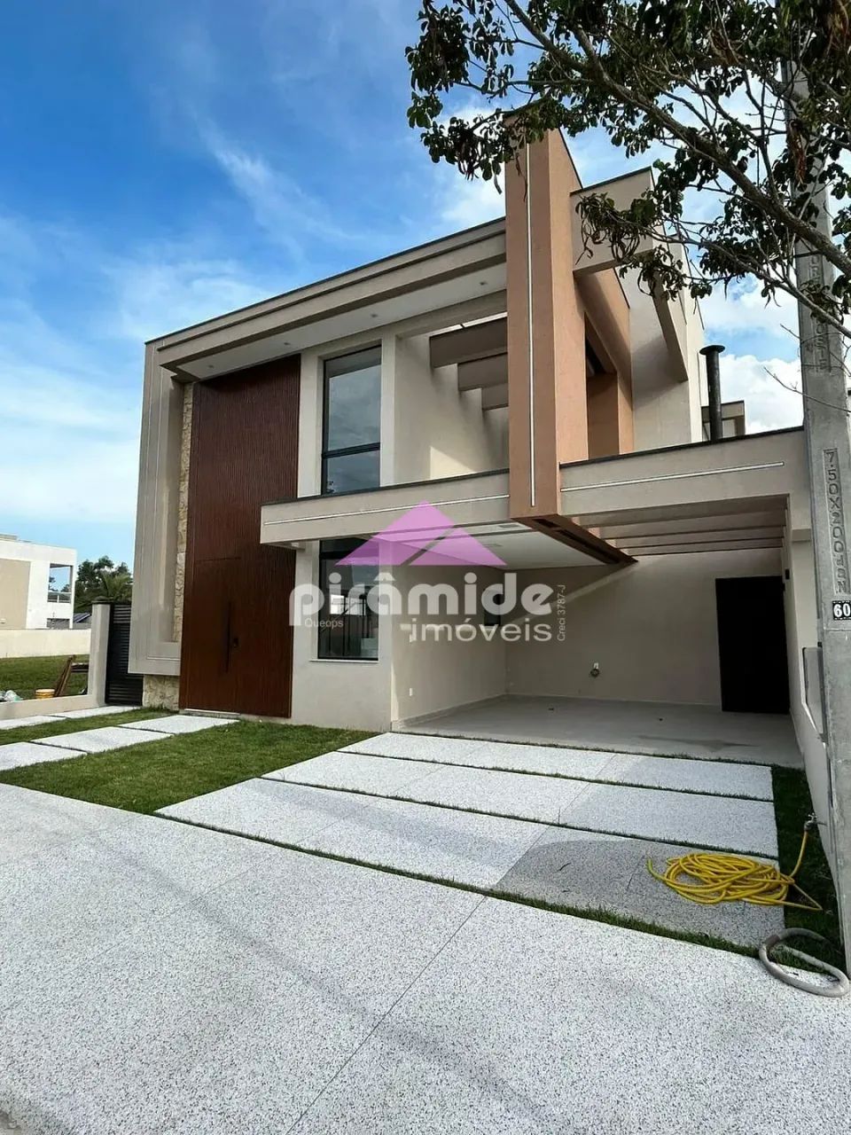 Casa para Locação e Venda em condomínio - R$ 1.590.000 - Caçapava, SP