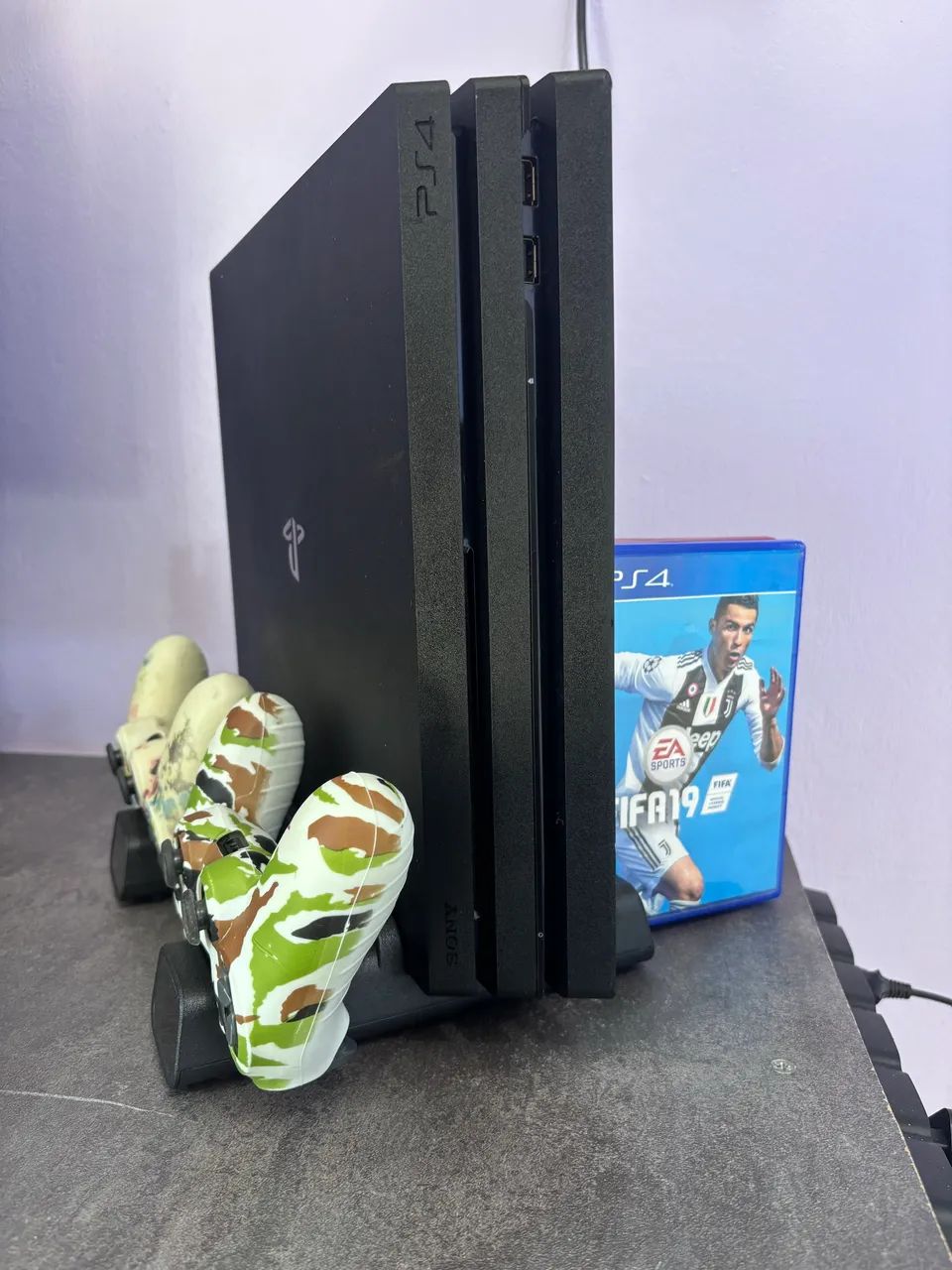 Ps4 Pro + Base + Jogo + 2 controles! - Foto 2