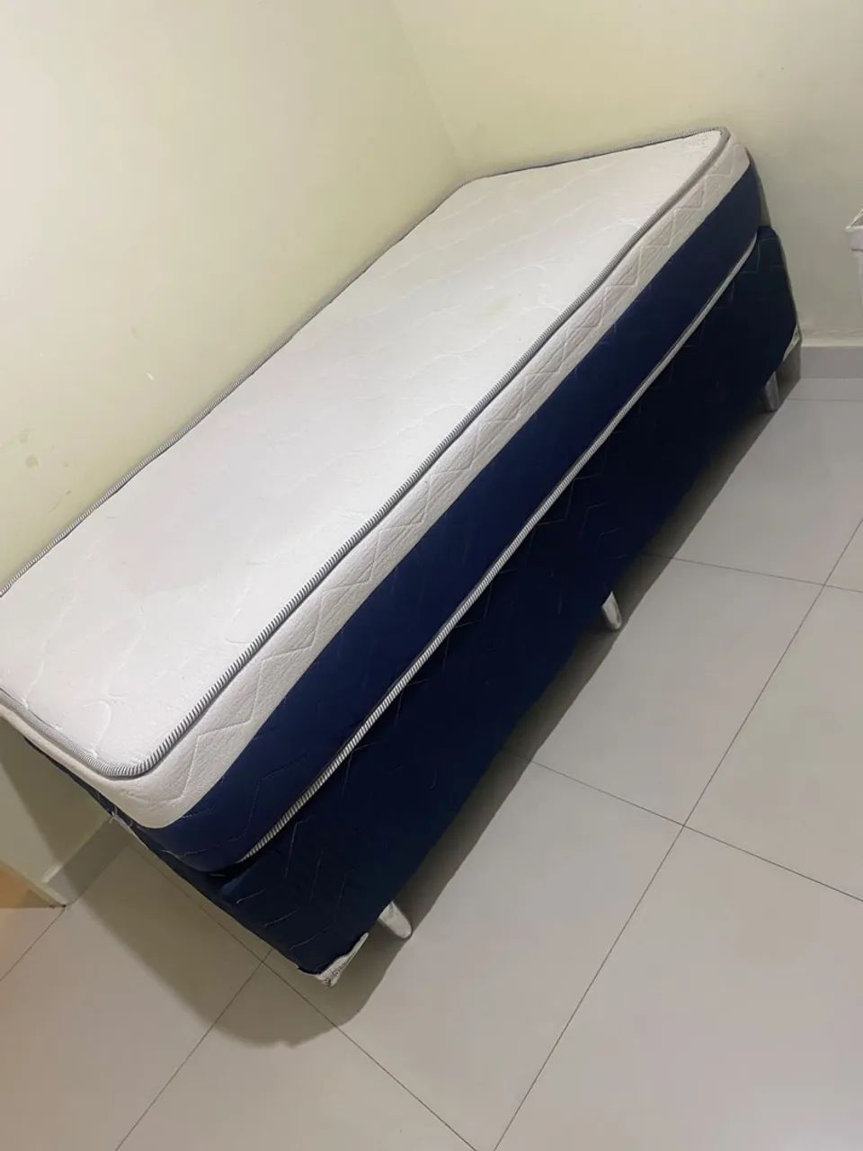 Cama solteiro, alta, macia, perfeito estado 800,00