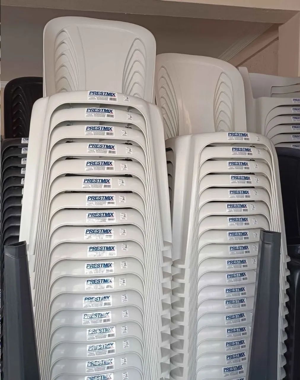Cadeiras de plástico reforçadas suporta 182. - Foto 2