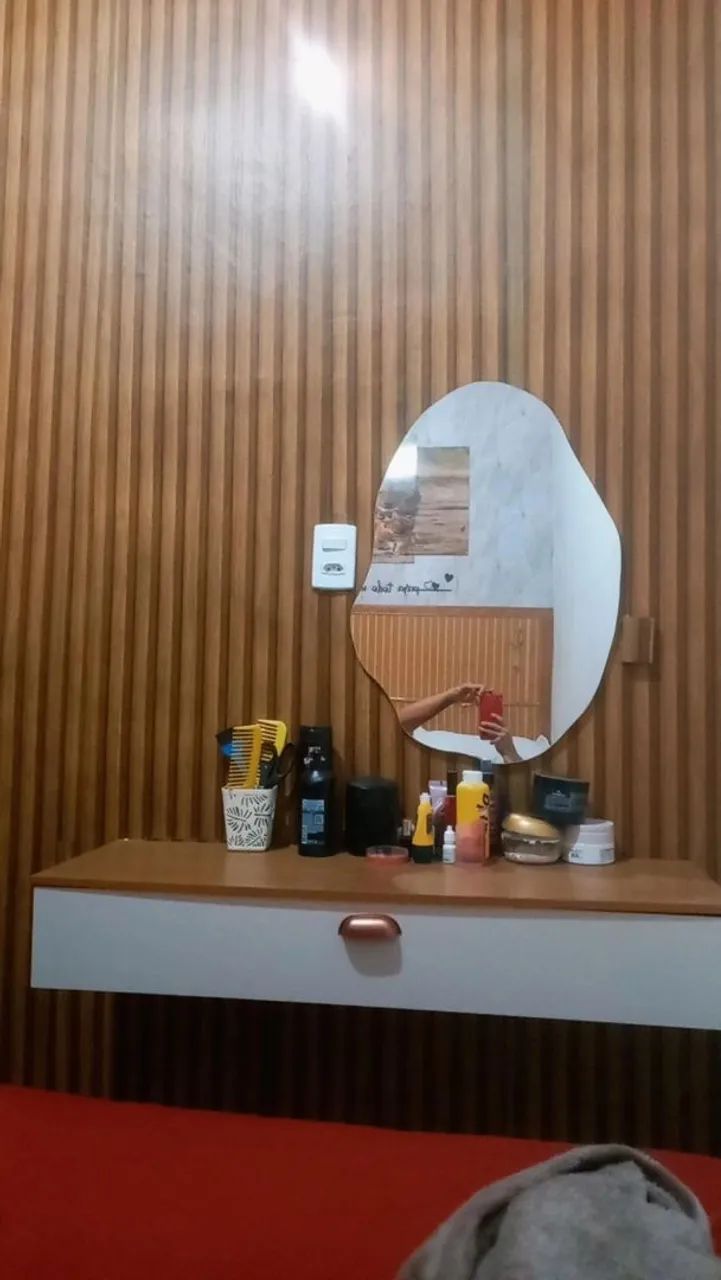 Vendi uma penteadeira suspensa com espelho  - Foto 2