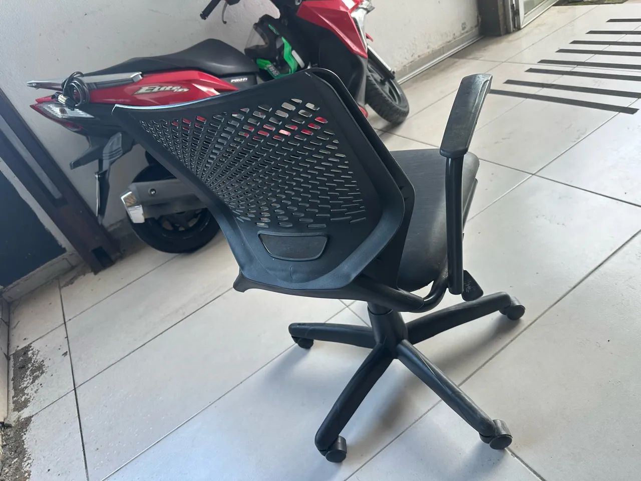 Cadeira Ergonômica Beezi