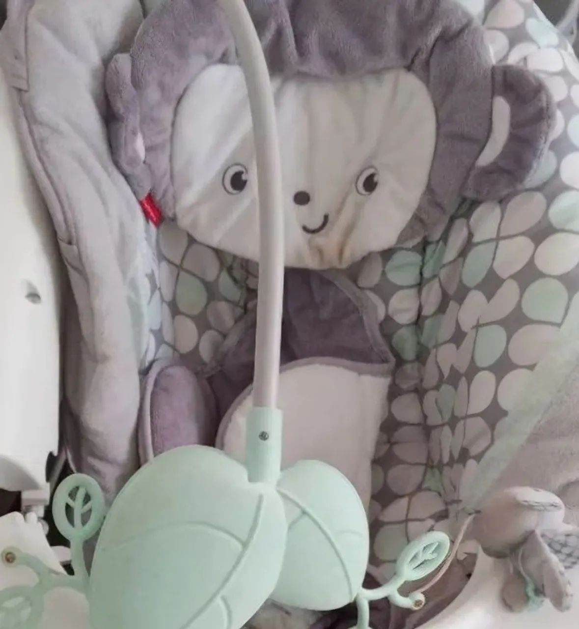 Cadeirinha com sons e móbile