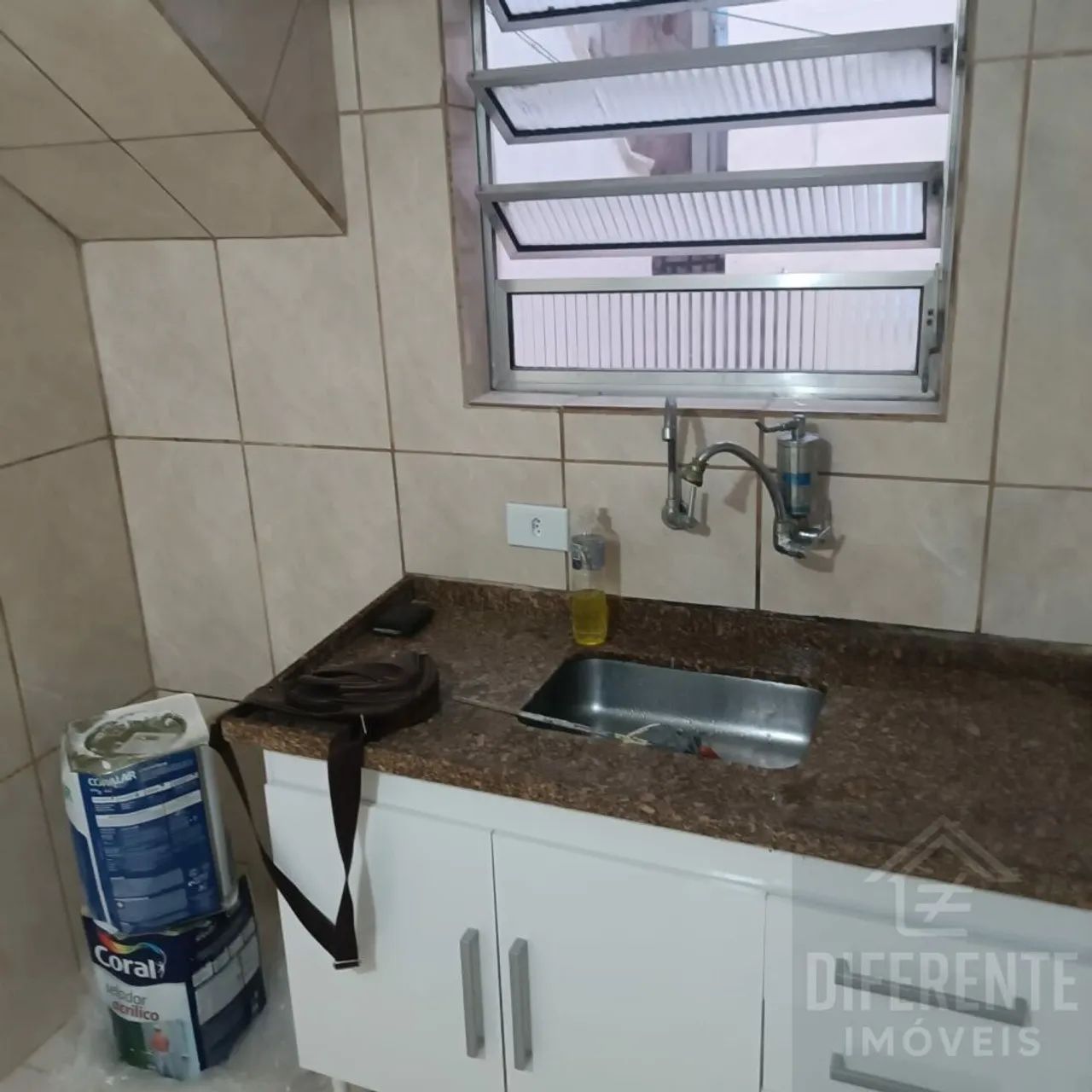 Casa Assobradada com 70 m² .