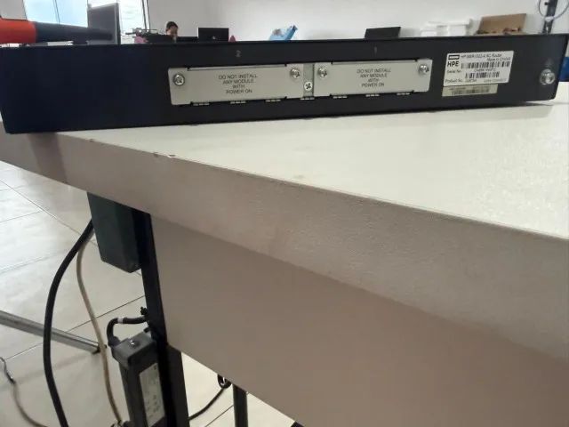 Roteador HPE MSR1002-4 AC Router (JG875A) - Enterprise - Foto 4
