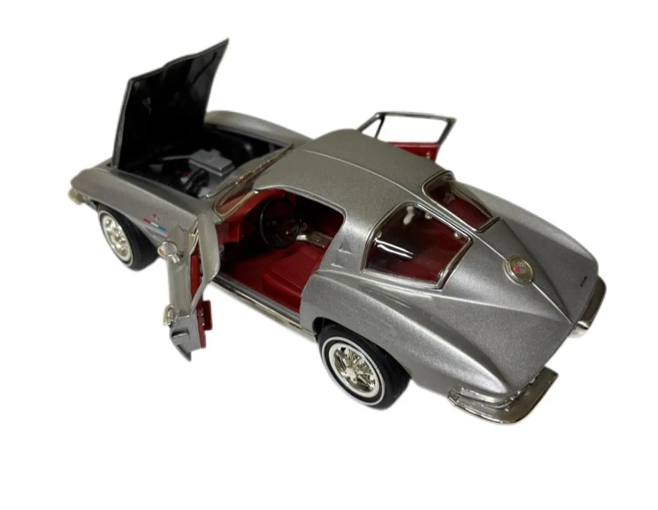 Miniatura Chevrolet Corvette Sting Ray Coupe 1963 - ERTL 1:18