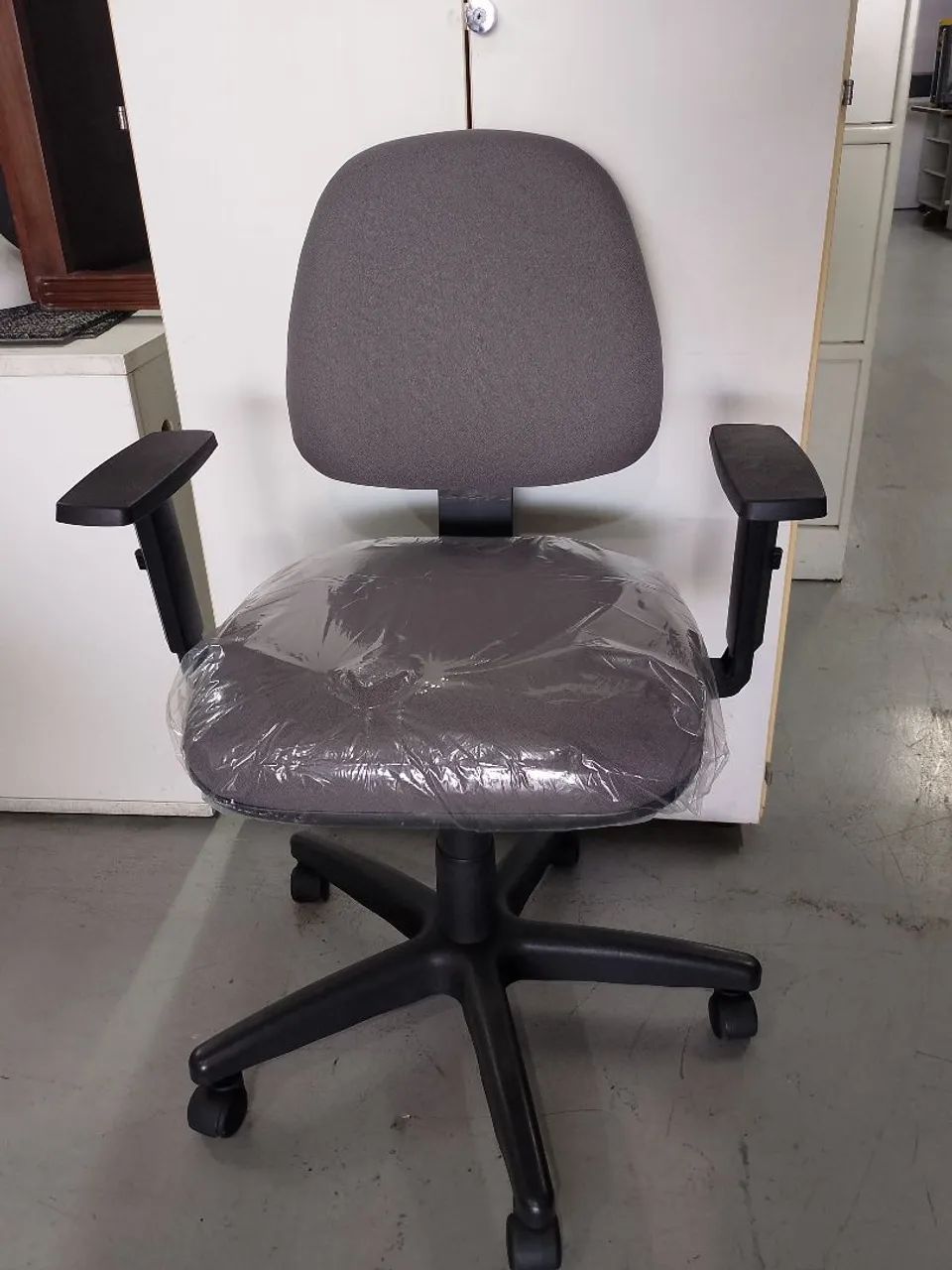 Cadeira de Escritório Modelo Executivo -  Flexform Cinza 