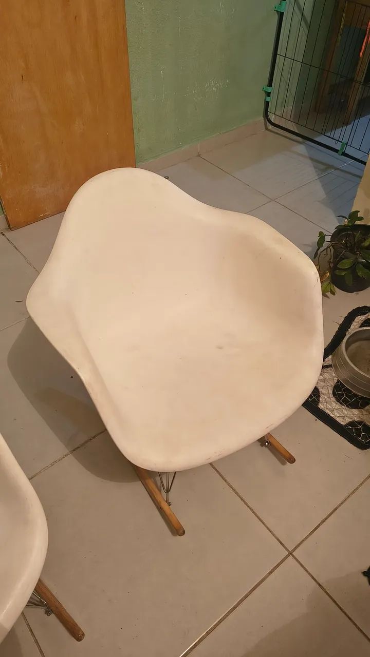 Vendo Duas Cadeiras Eames de Balanço  - Foto 2