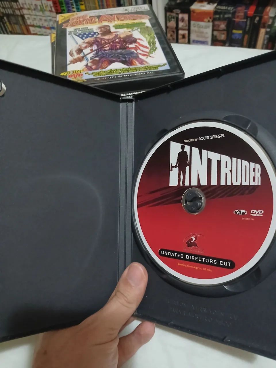 Dvd importado intruder violencia e terror versao sem cortes do diretor - Foto 2