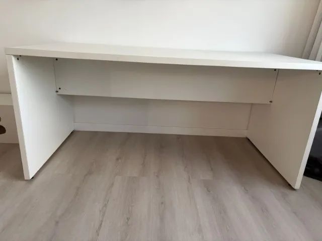 Mesa de escritório branca