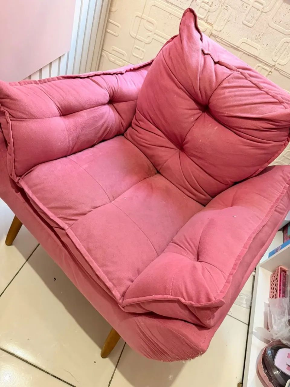 Poltrona rosa acolchoada - Foto 5