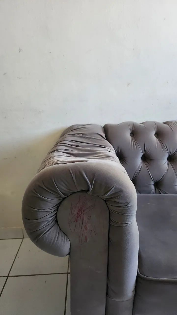 Sofá Suede Cinza Grafite (Atenção à Descrição) - Foto 4