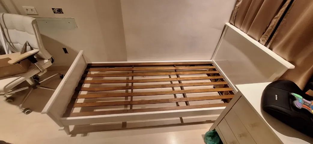 Cama solteiro branca