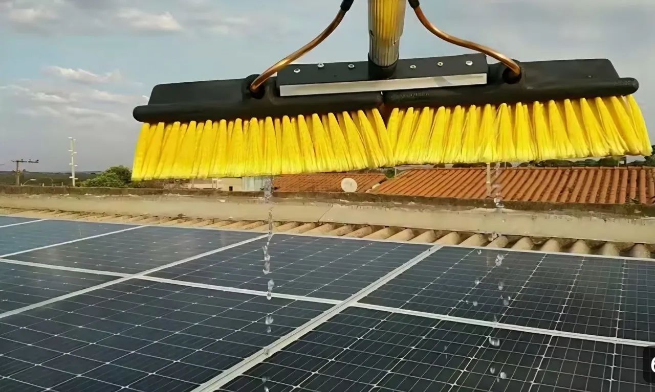 Limpeza de painéis de placas solar 