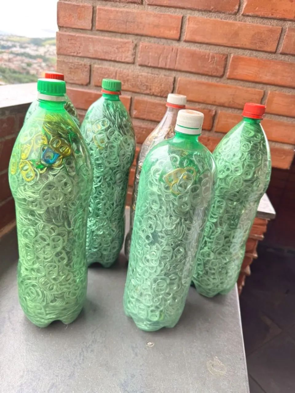 6x Garrafas Pet com Lacres de latinhas em Alumínio 