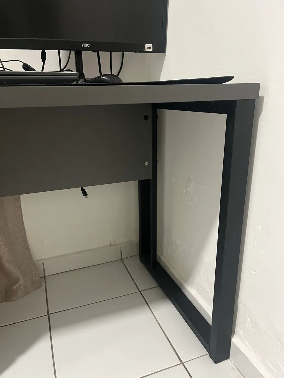 Escrivaninha e mesa de escritório com gaveteiro - Foto 4