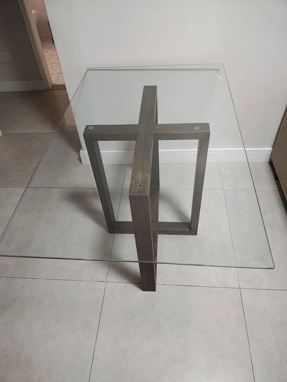 Mesa com tampo de vidro e 4 cadeiras  - Foto 3