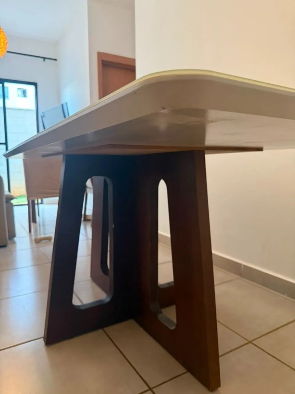 Mesa de jantar moderna em excelente estado! - Foto 4